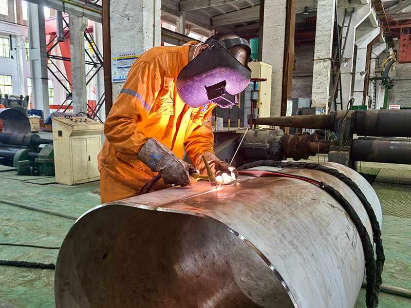 弘旭员工直面烈日考验，汗水铸就质量丰碑(图2)