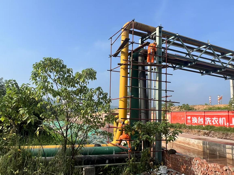 烈日“烤”验下的坚守(图1)