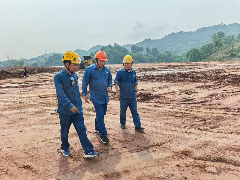 陈懋金到弘旭公司旧箱涵项目部指导工作(图3)
