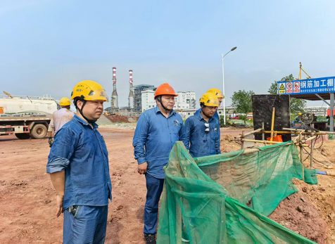 陈懋金到弘旭公司旧箱涵项目部指导工作